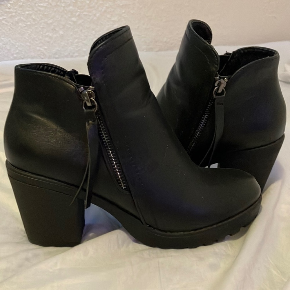 TOP Moda black heeled boots